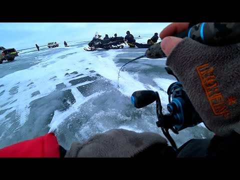 Видео: НОВЫЙ СЕЗОН 2025! ГОНЯЕМ РЫБУ ТОЛПОЙ! ТАКИХ МОНСТРОВ Я ДАВНО НЕ ВСТРЕЧАЛ! ЗИМНЯЯ РЫБАЛКА 2025!
