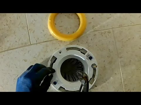 Видео: #105 Новый формат видео! Ставлю краны и унитаз подробно! Сантехник в США!