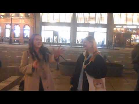 Видео: Уличные музыканты Питер Ваня на Большой Конюшенной 10 ноября - Младший лейтенант