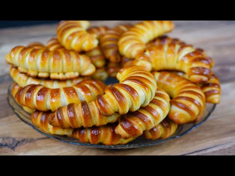 Видео: Дрожжевые булочки рогалики с начинкой джем и варёной сгущенки. Вкусная выпечка на завтрак.