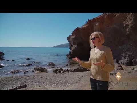 Видео: Классический греческий элитный особняк: 7 спален, коллекция искусства, огромный бассейн,частный пляж