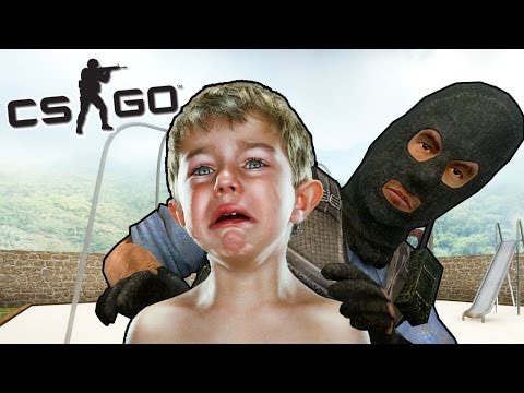 Видео: МАНЬЯК НА ДЕТСКОЙ ПЛОЩАДКЕ - CS:GO Прятки (КС ГО Маньяк)