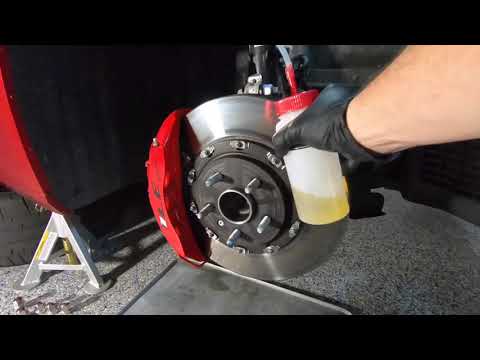 Видео: Инструкция: промывка тормозной жидкости одним человеком // Тормозная система // Camaro, Corvette,...
