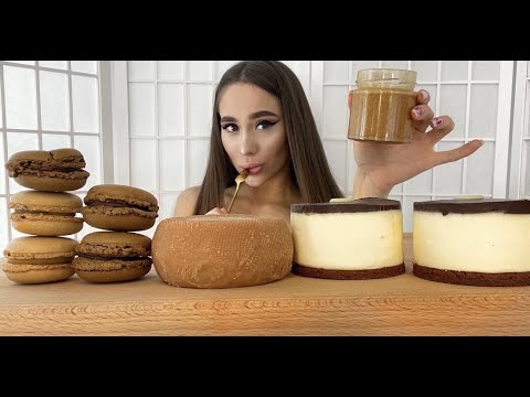 Видео: СЛАДКИЙ МУКБАНГ|🍰🍯2 вида CHEESCAKE МАКАРУНС ПРАЛИНЕ КАРАМЕЛЬ🍯🌰🙀 НЕ УМЕЮ ГОТОВИТЬ🙅🏻‍♀️