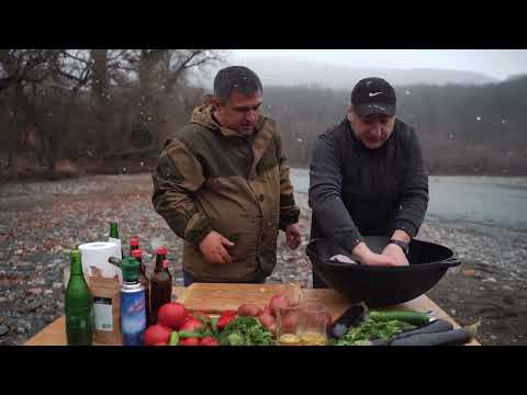 Видео: Мясо по-охотничьи! Рецепт от Сергея в казане на костре.