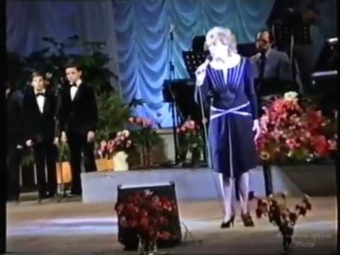 Видео: Эдита Пьеха. Концерт памяти Александра Броневицкого. БКЗ "Октябрьский", 13 апреля 1989 года