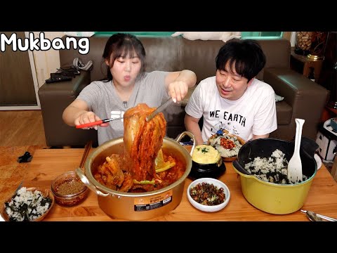 Видео: Mukbang | Корейский рис Гондре с пряным тушеным кимчи и свиными ребрышками.