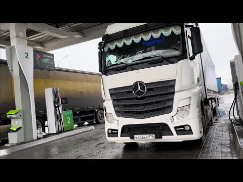 Видео: ДАЛЬНОБОЙ !!! Пробка , Уральские горы , трасса М-5 ))) Снегопад !!!