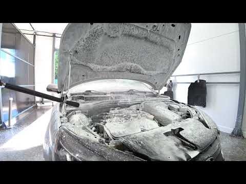 Видео: ЛАДА ВЕСТА // МОЙКА ДВИГАТЕЛЯ // Как я мою двигатель на лада веста...