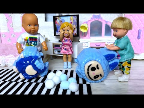 Видео: ЛАБУБУ ИГРАЛИ, СКВИШИ ПОРВАЛИ😲 Катя и Макс веселая семейка! куклы Барби истории ДаринелкаТВ