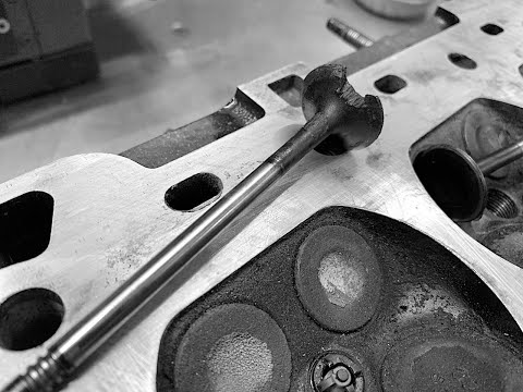 Видео: Меняем сломанный клапан на моторе 1,8 VOLVO S40.