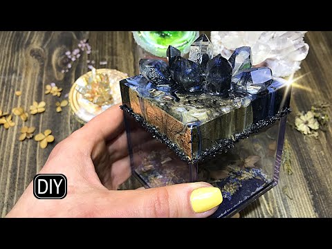 Видео: КРИСТАЛЛЫ В ЭПОКСИДНОЙ СМОЛЕ.
