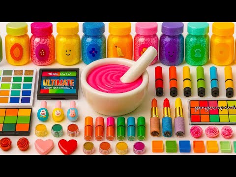 Видео: Удовлетворяющий DIY слайм ASMR | Смешивание розовой косметики и блёсток в глянцевый слайм
