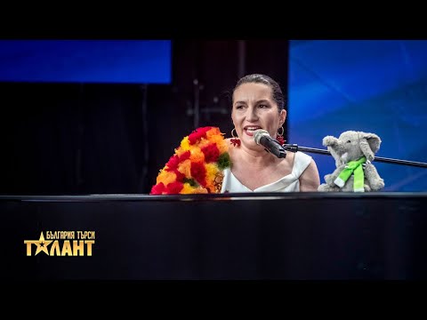 Видео: Маша Павлова представи авторска песен за журито I България търси талант