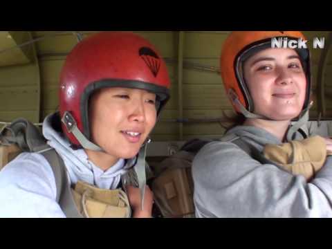 Видео: Первый прыжок с парашютом. Страх в лицах.