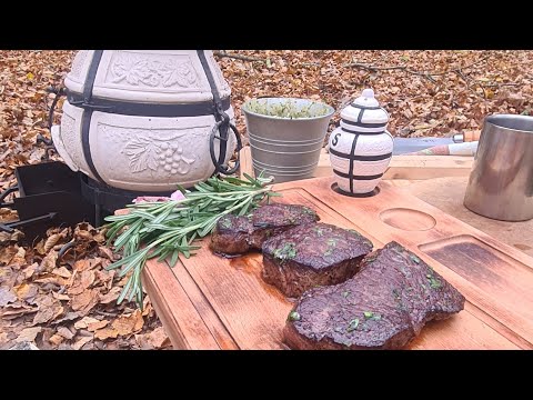 Видео: Стейки MEDIUM RARE со свежим хлебом из тандыра кочевник