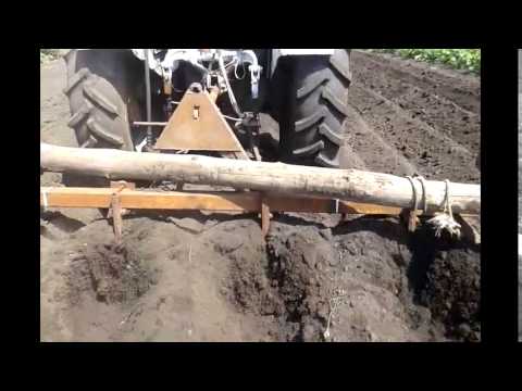 Видео: Посадка картофеля  4-мя  окучниками. (часть 1)