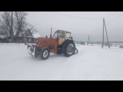 Видео: юмз 6 чистит снег передним отвалом!