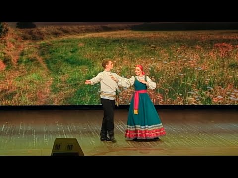 Видео: "А я по лугу"