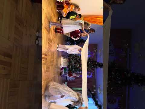 Видео: Танец Снежной Королевы и ее слуг. Отрывок из утренника в подготовительной группе по мотивам сказки.