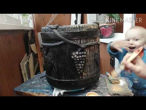 Видео: Декор вазона бочки из артбетона DIY art concrete barrel pot decor