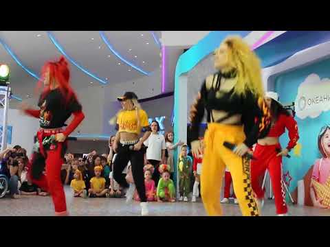 Видео: Репортаж 2  Нюшата и Нюша в ТРЦ «Океания» 02 06 18