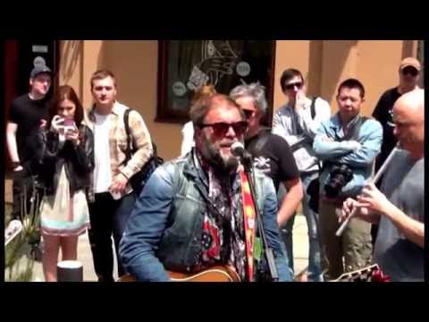Видео: Стритконцерт Гребенщиков Аквариум Арбат 28 05 2016 г