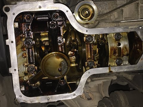 Видео: Как REANIMATOR отмывает двигатель, снимаем поддон после раскоксовки Toyota