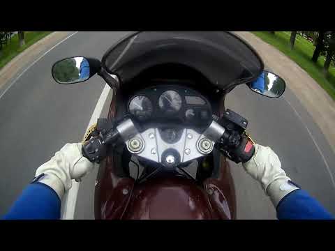 Видео: продубас SUZUKI GSX 750 F vs HONDA CBR 900 RR