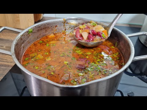 Видео: Необыкновенно вкусный суп из красной фасоли и ребер! Вкусный рецепт супа с фасолью!