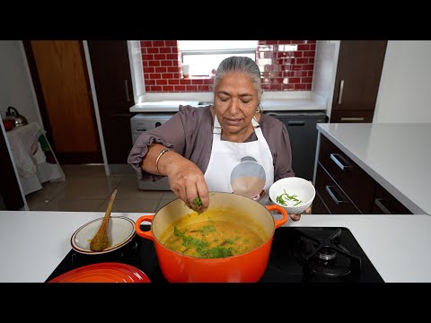 Видео: Готовим дал с бринджалом в свадебном стиле — настолько вкусный, что его можно пить прямо из чашки!