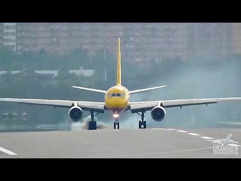 Видео: Ту-204 на посадке разорвало шину и A330 на второй круг свалил.