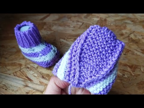 Видео: Пинетки спицами для начинающих ☝️ самый простой способ вязания 💫 без шва на ПОДОШВЕ 🔥