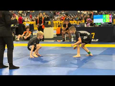 Видео: Задний удар спас его