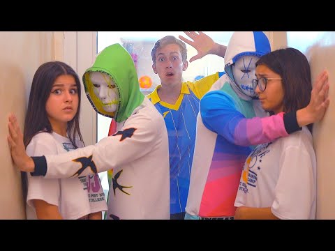 Видео: Даша с Ботаншей Не Против с Масками ВСТРЕЧАТЬСЯ ?!