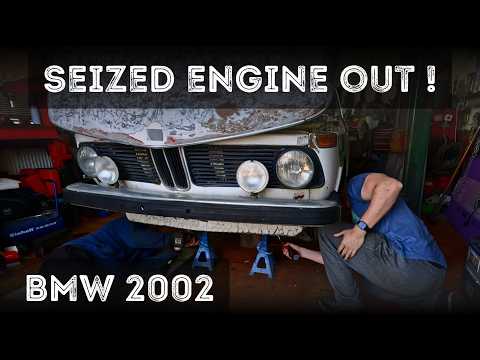 Видео: Замена двигателя BMW 2002 года | Снятие заклинившего двигателя + разборка M10B20 | Эпизод 2