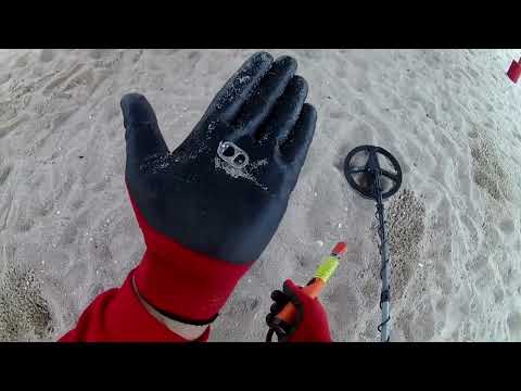 Видео: МЖК День начался с ЗОЛОТА! Я всегда ищу здесь! Пляжный поиск с металлоискателем.
