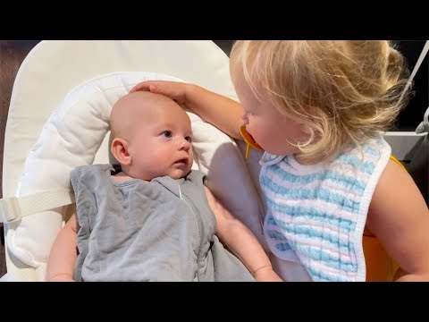 Видео: Маленький Дэвид забирает больную Наоми с садика с температурой! НАОМИ ЗАБОЛЕЛА