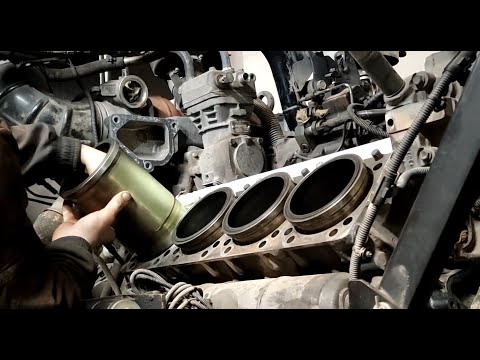 Видео: Потихоньку собираю двигатель Камаза. Меняю коренные вкладыши, ставлю гильзы и поршни.