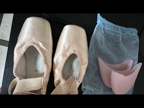 Видео: 26.09.2024 Пришиваем резинки и тесемки к первым пуантам Катюши. Sewing elastic bands and ribbons