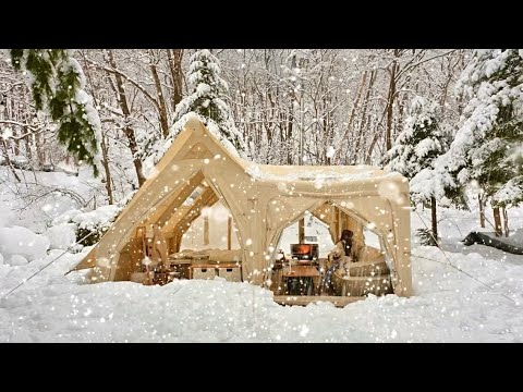 Видео: горячая палатка🔥🛖Установка дровяной печи XL в длительном снежном лагере с надувными палатками