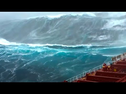 Видео: САМАЯ БОЛЬШАЯ ВОЛНА В ИСТОРИИ! Самое большое цунами!