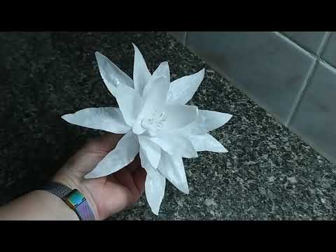 Видео: Декор из вафельной бумаги. Вафельный цветок (Декор торта)