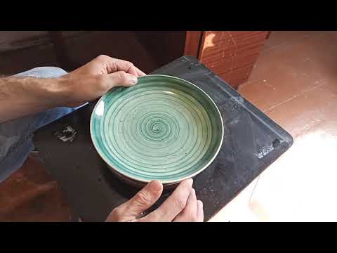 Видео: Как покрасить тарелки улиткой? Как это сделано?