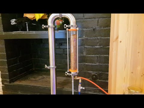 Видео: Дистилляция через холодильник Димрота Distillation through a condenser Dimroth