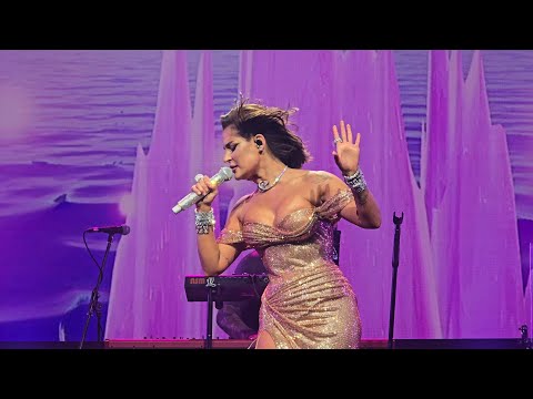 Видео: Seville / Artik & Asti - Бла-Бла (Тула Арена 02.11.2025)