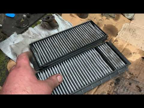 Видео: Замена фильтра салона Mazda 3 2006 год 1.6 бензин