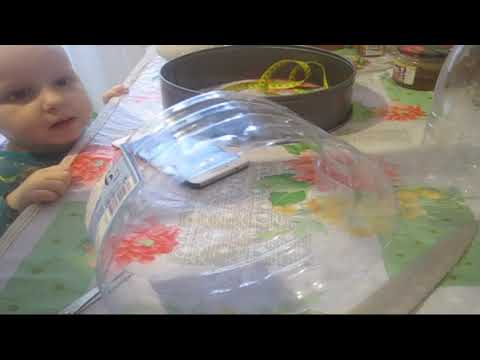 Видео: Делаем из пластиковой бутылки кольцо для салатов