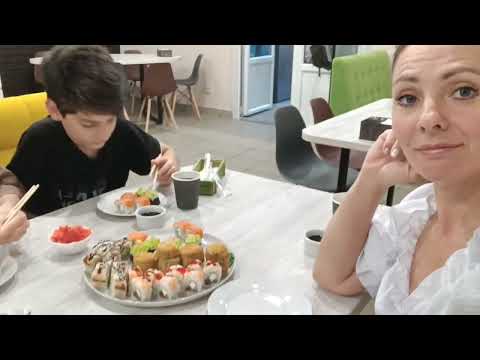 Видео: Пришлось удалить.Принесла всех утят,дала им мать.С детьми в кафе