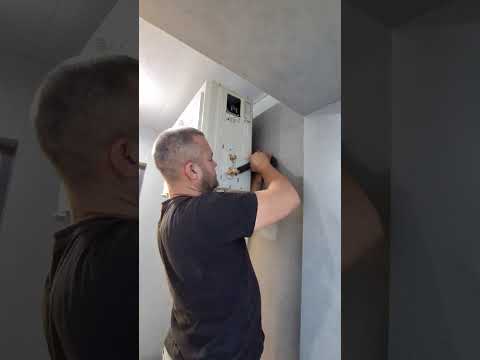 Видео: Установка наружного блока кондиционера